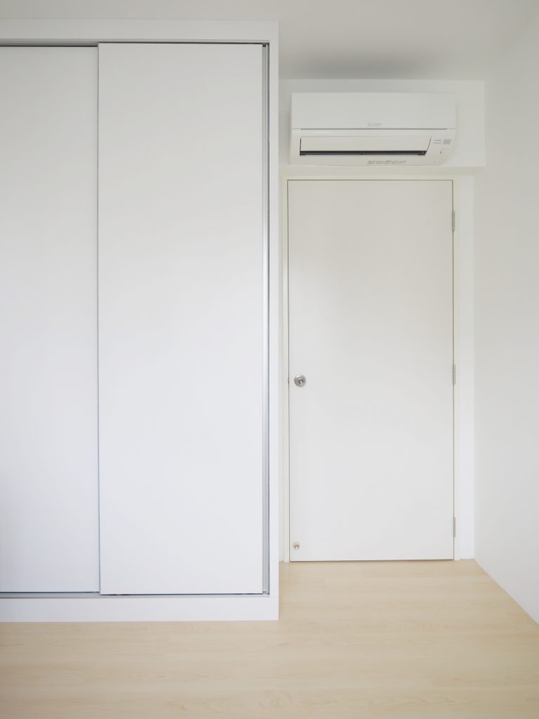 Singapore minimalist wardrobe