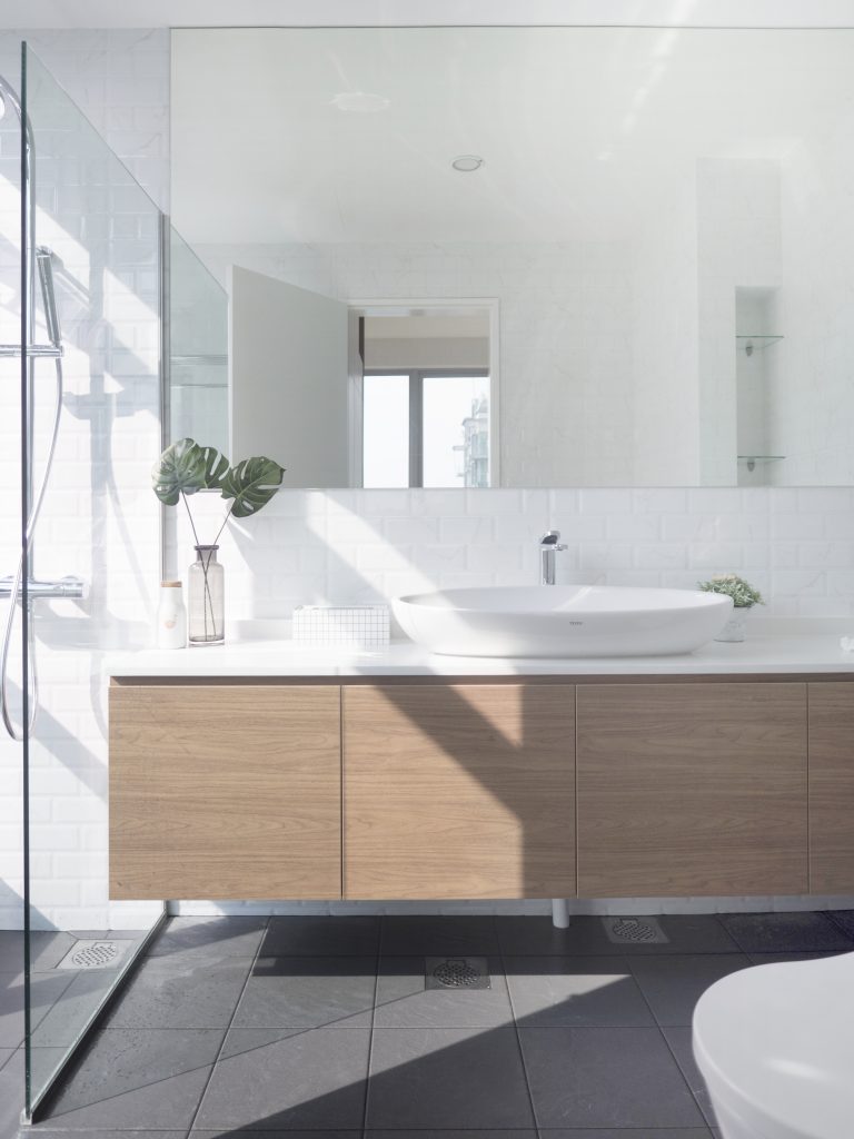 modern minimalist bathroom