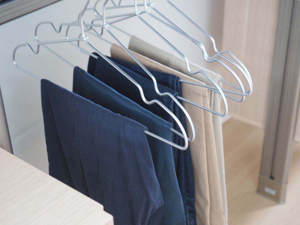 wardrobe minimalist